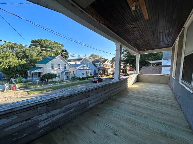 Building Photo - 624 E 24th St