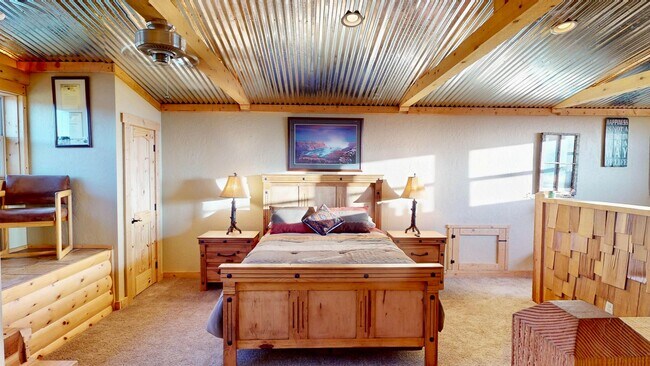Building Photo - Beautiful Home on 10 Private Acres