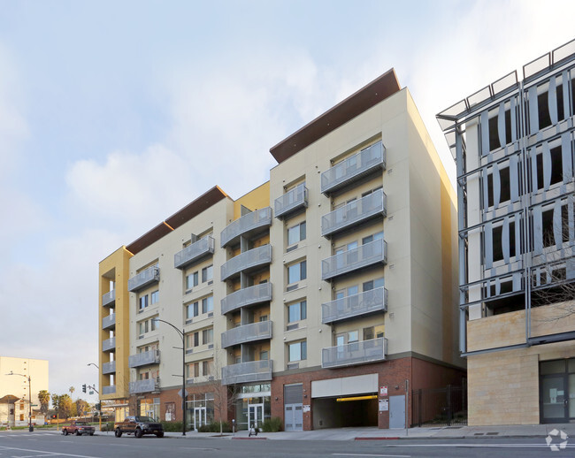 Building Photo - Donner Lofts