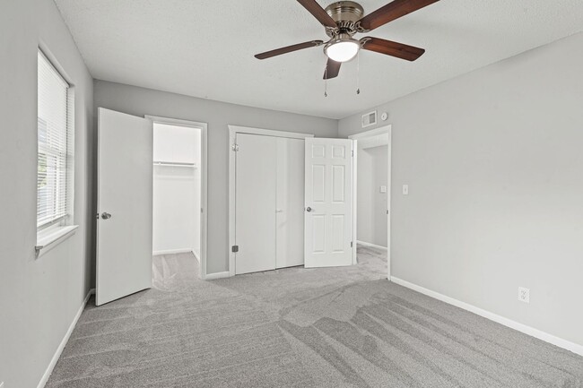 Building Photo - Summer Special! Updated 3BR Townhome with Basement + $250 Off First Month’s Rent
