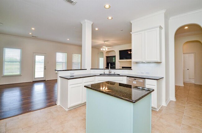 Building Photo - 7706 Bayou Green Ln
