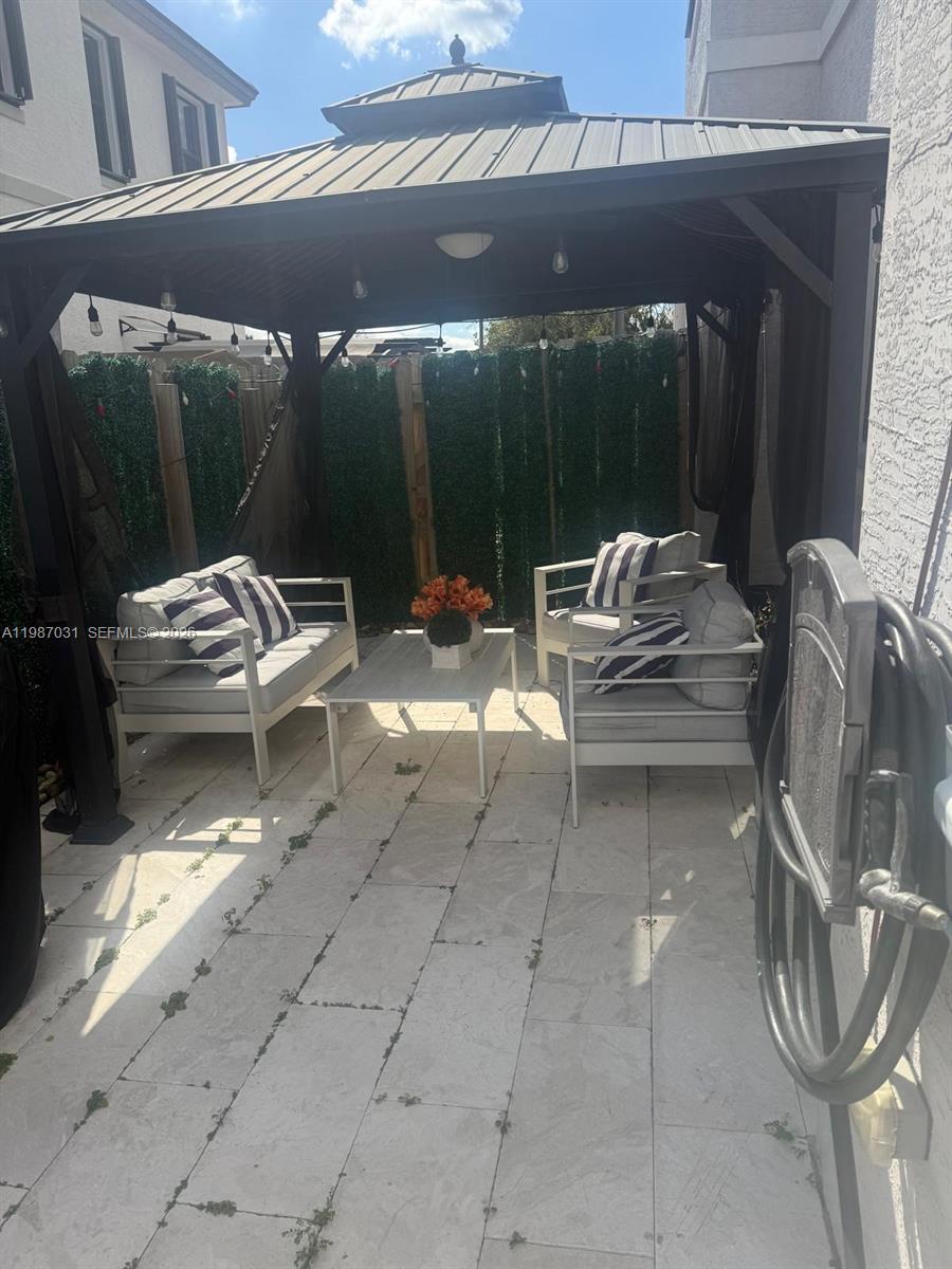 Building Photo - 522 SW 19th Way