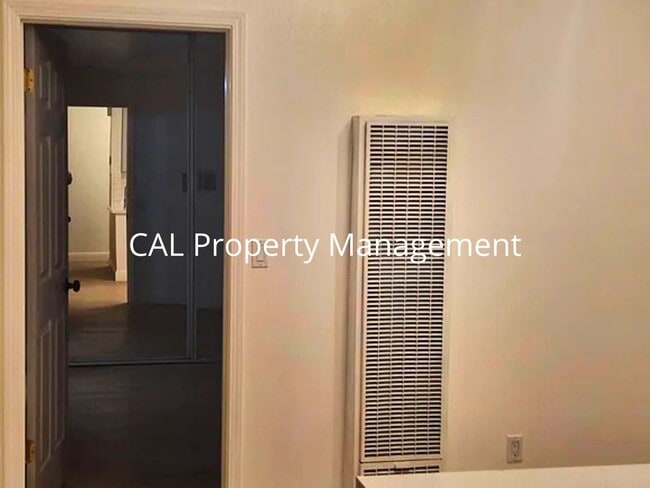 Building Photo - Cozy 1-Bedroom Apartment with Fireplace