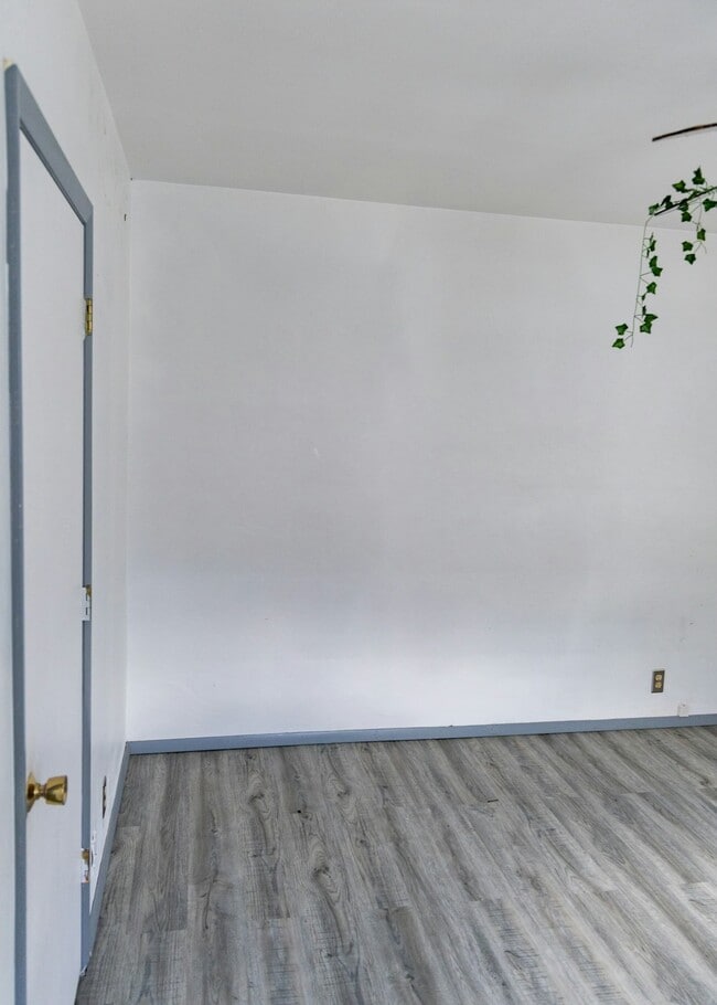 Building Photo - 3023 Parkside Ave