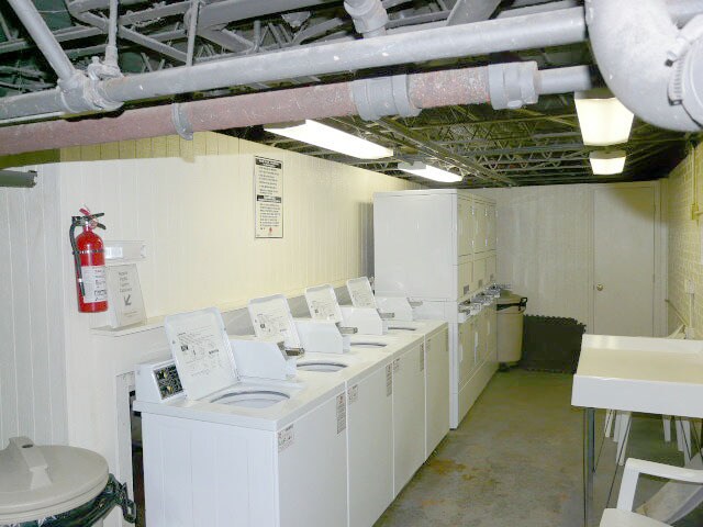 Building Photo - 1/2 MONTH OFF SPECIAL - Dilworth -Historic Myrtle Sq 1 bed 1 bath condo