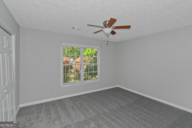 Building Photo - 213 Robin Ln