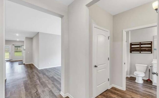 Entryway - 109 Fellington Ct