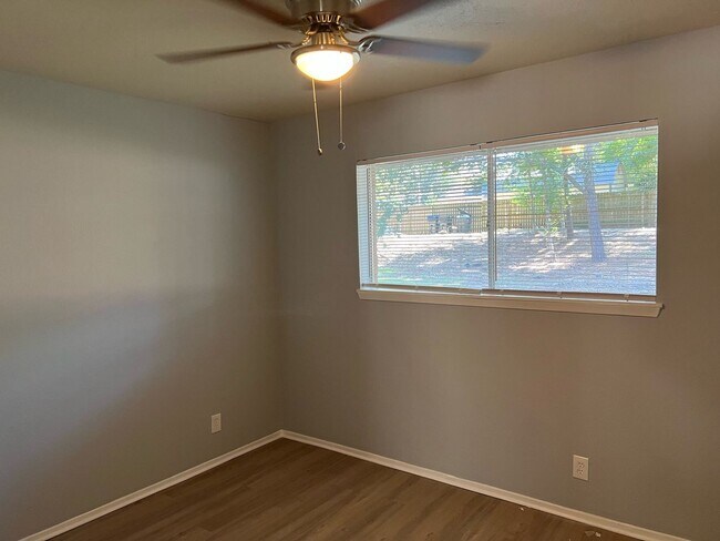 Building Photo - 2917-2917 Bernice Dr