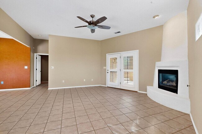Building Photo - SE Rio Rancho 3 Bedroom  2 bath  2 car garage
