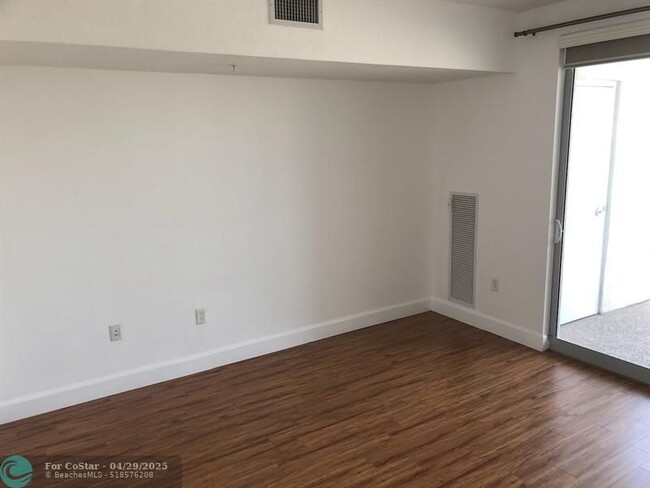 Building Photo - 1830 Radius Dr