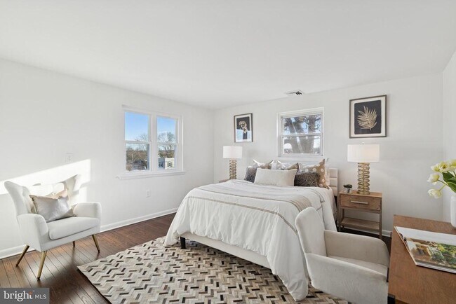 Building Photo - 303 Lemon St