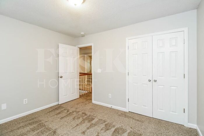Building Photo - 5386 Beechmont Dr