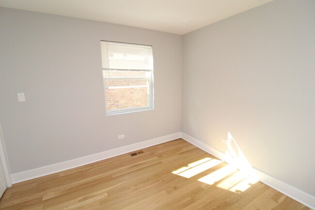 Building Photo - 1411 W Taylor St