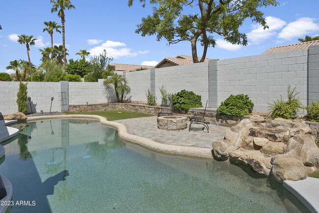 Building Photo - 9332 E Karen Dr