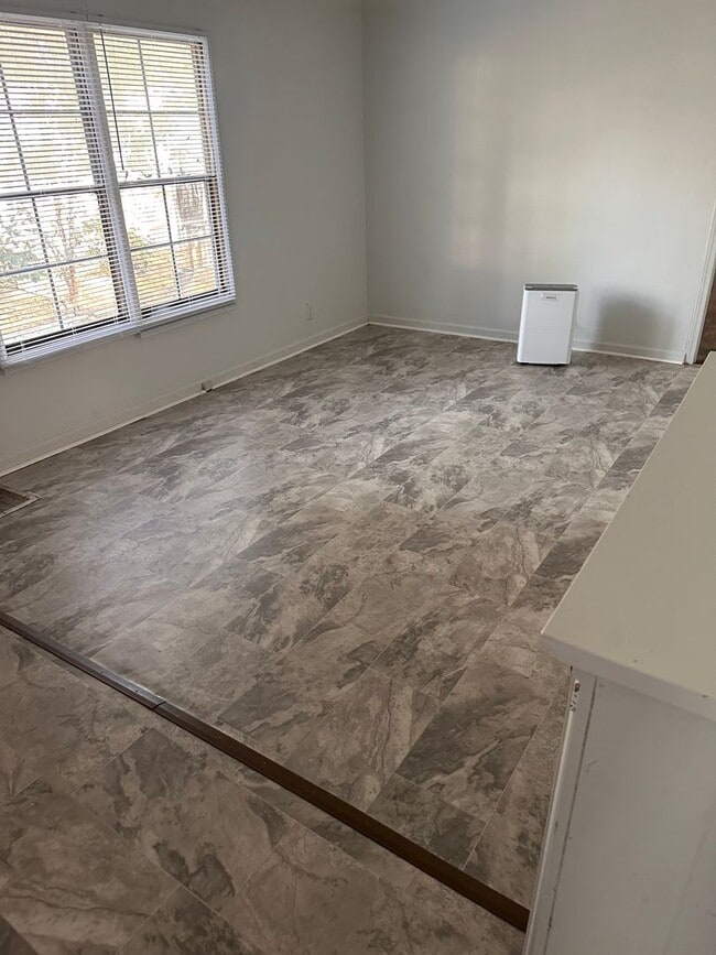 Building Photo - 3-Bedroom 2-Bath Home w/ Screened in Porch in Niceville