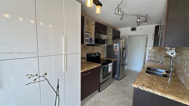 Building Photo - 210 174th St