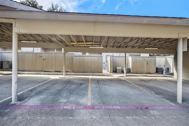 Building Photo - 9910 Royal Ln