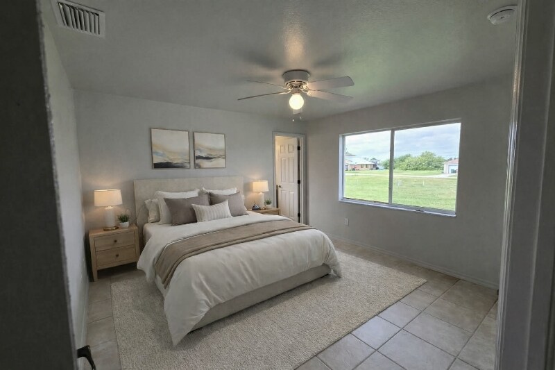 Building Photo - 518 SE 5th Pl