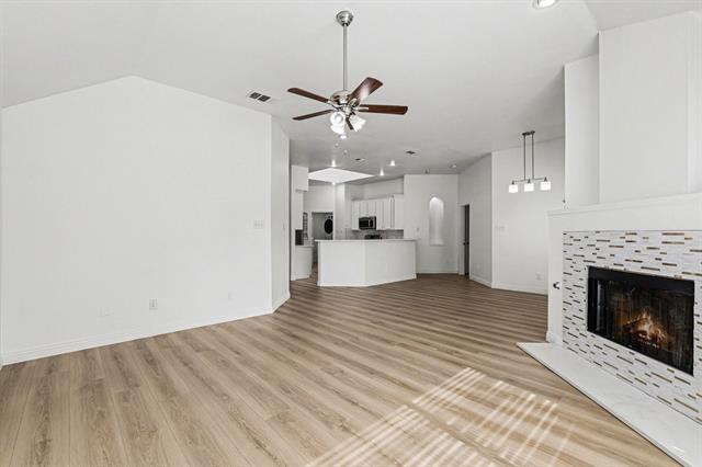 Building Photo - 6212 Crestmont Ln