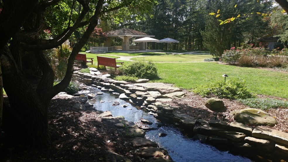 Green Space - 10 Perimeter Summit Blvd