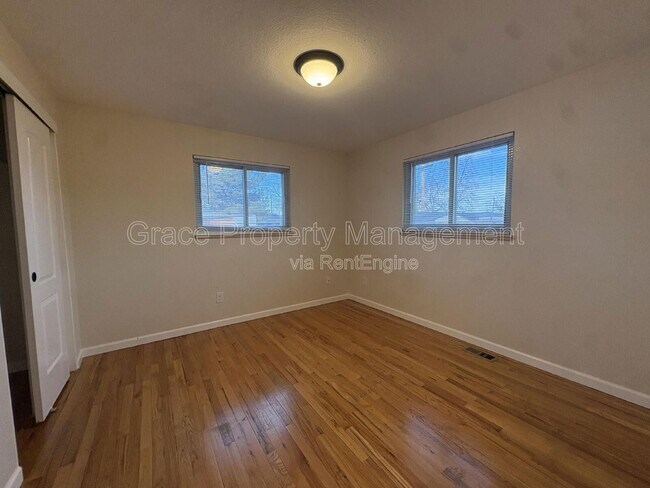 Building Photo - 3183 Vaughn St