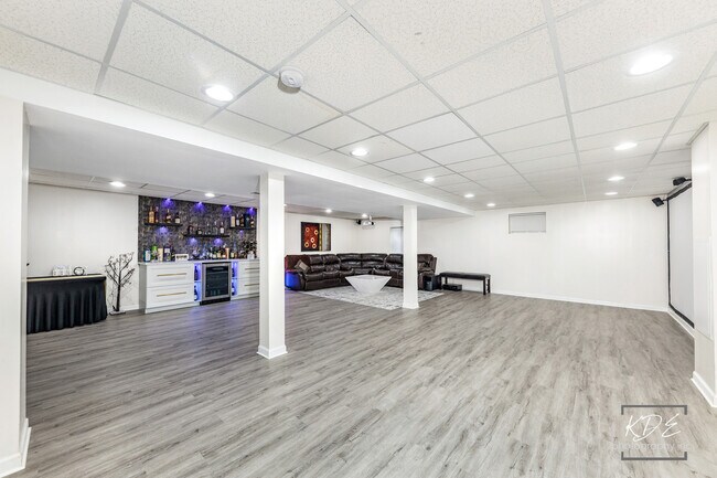 Building Photo - 3730 Baybrook Dr