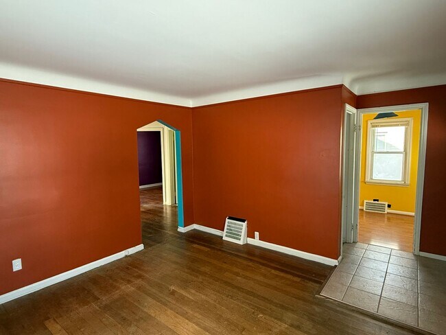 Building Photo - Move-In Ready 3 Bedroom, 2 Bathroom Home in Dearborn