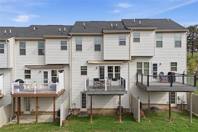 Building Photo - 404 Aprilmae Way