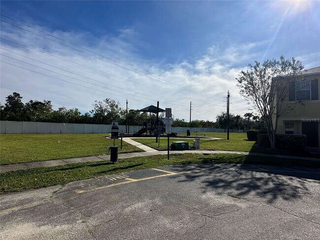 Building Photo - 740 Cresting Oak Cir