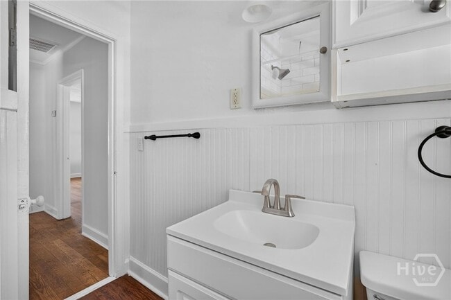 Building Photo - 216 E 57th St