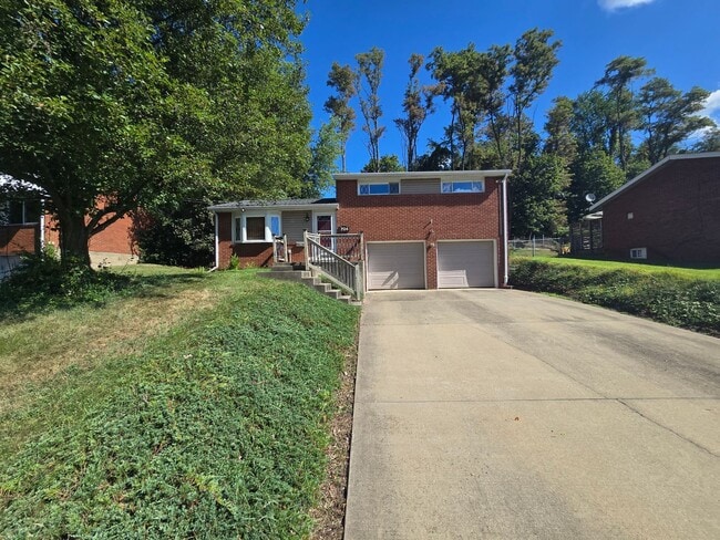 Building Photo - Beautiful 3 Bedroom Home - Garden City