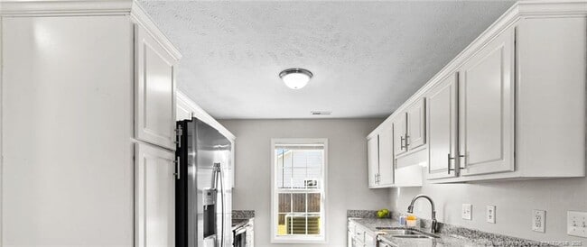 Building Photo - 106 Hawthorn Dr