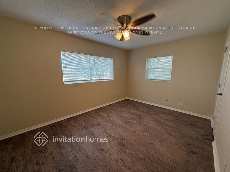 Building Photo - 3253 Little Sound Dr