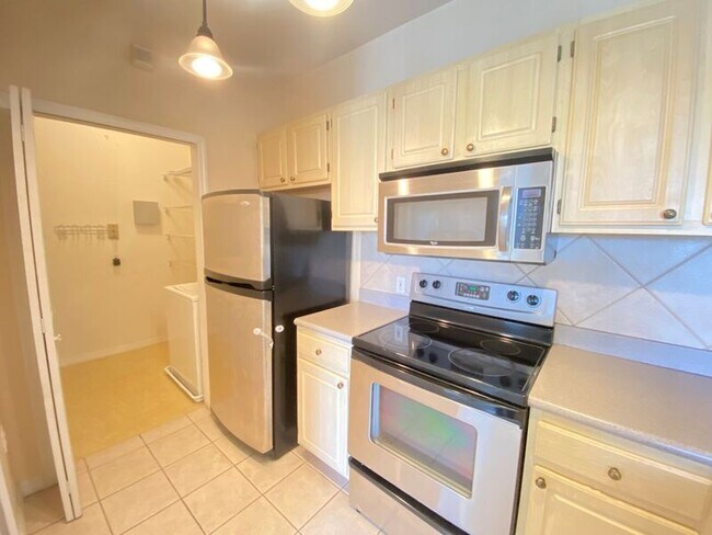 Building Photo - 1225 Lake Shadow Cir