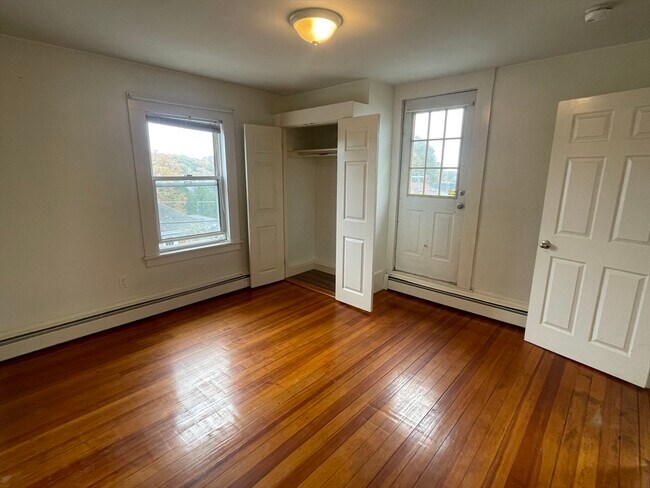 Building Photo - 664 Humphrey St