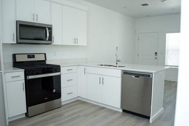 Building Photo - 952 N 920 W