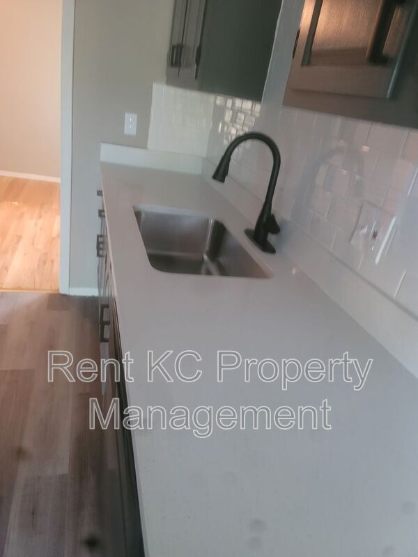 Building Photo - 2709 NE 63rd St