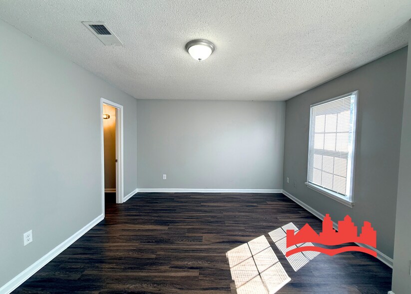 Building Photo - 5584 Blossom Ln