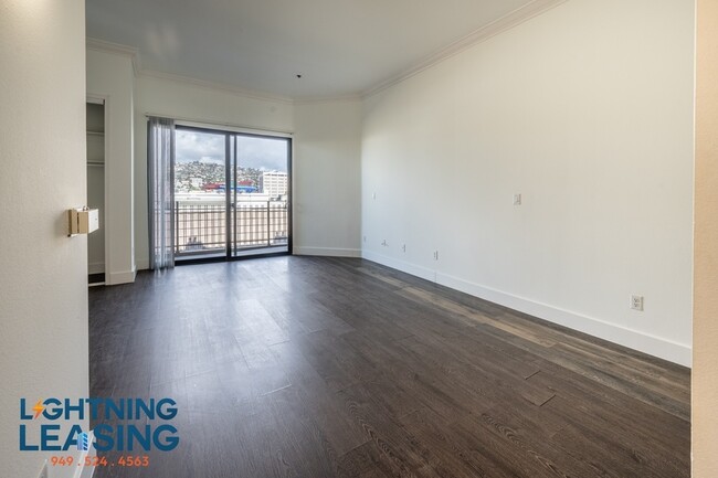 Building Photo - LUXURY STUDIO PENTHOUSE | PRIME BEVERLY HI...