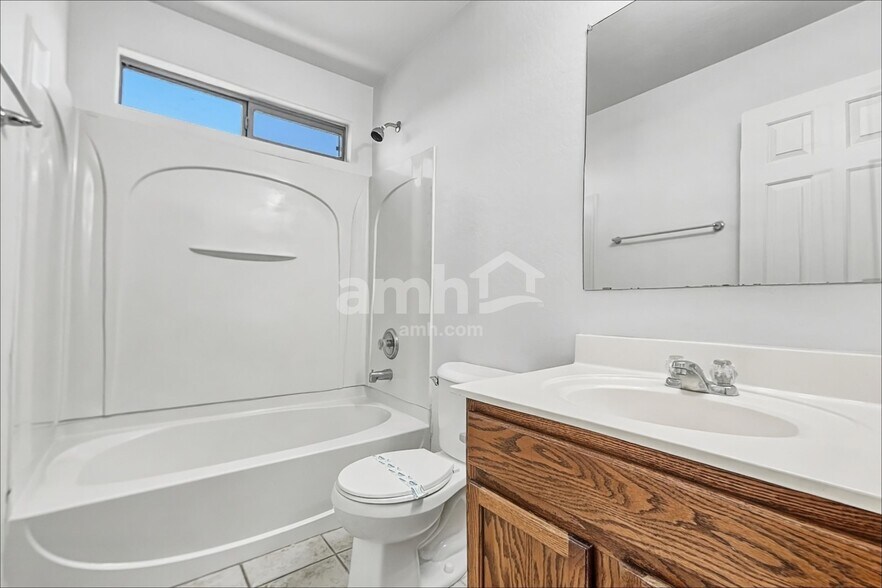 Building Photo - 2365 E Meadow Lark Way