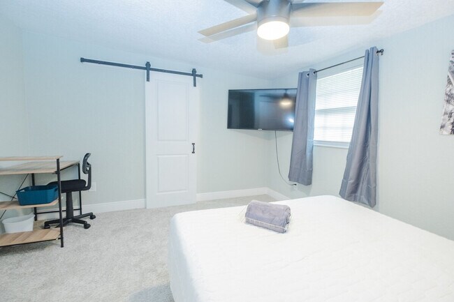 Building Photo - 3007 E 21st Ave