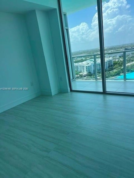 Building Photo - 2411 Laguna Cir