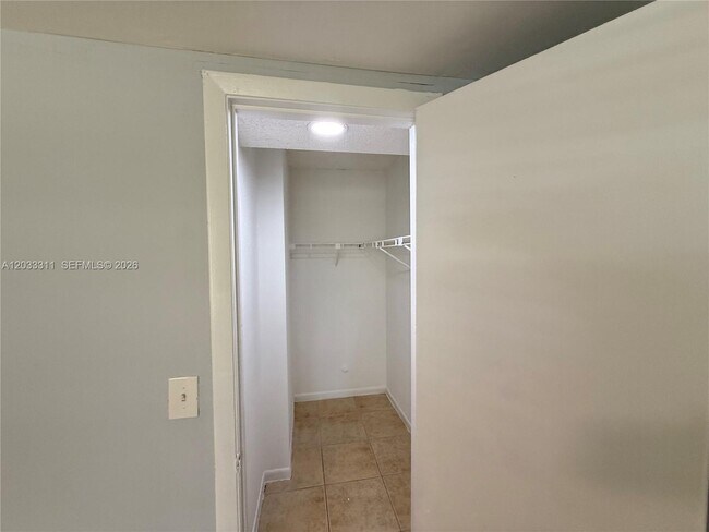 Building Photo - 4885 Arjaro Dr