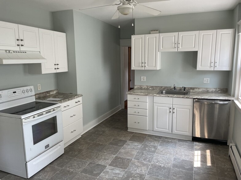 Building Photo - 84 Woodlawn St