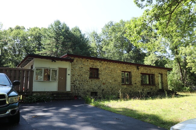 Building Photo - 845 Stafford St