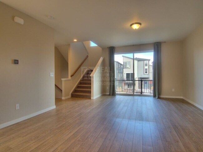 Building Photo - 1374 Sunshine Vly Wy