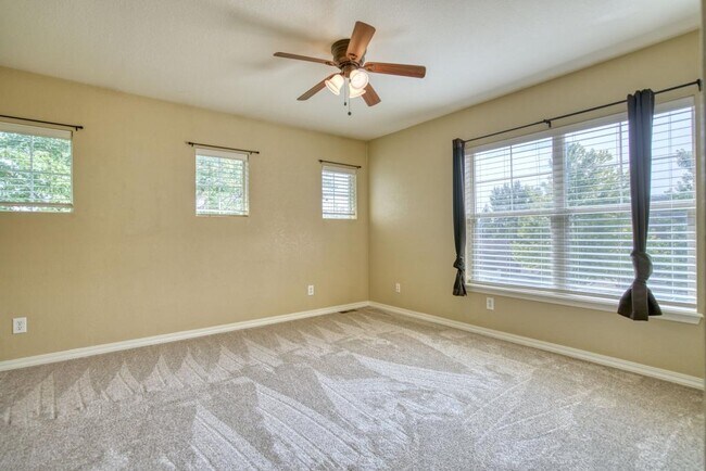 Building Photo - 2370 Windmill Dr