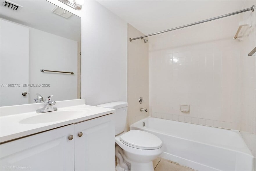 Building Photo - 9992 Nob Hill Pl