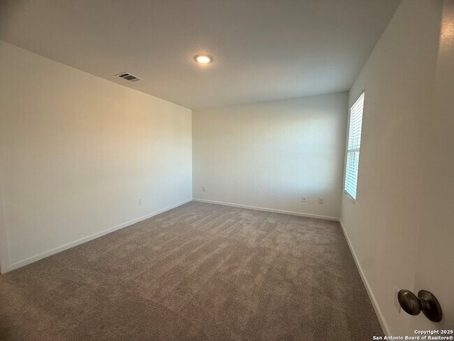 Building Photo - 204 Ottawa Wy