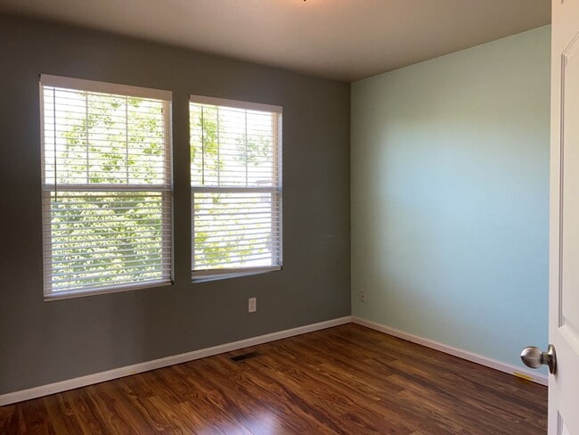 Building Photo - Beautiful 2-Story home near Ft Collins Country Club with easy access to I-25.